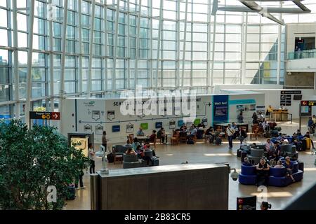 Flughafen Seattle Tacoma Wa Usa Juni 18 Scherenhubtisch Hubwagen Von Gate Gourmet Laden Catering Auf Hainan Airlines Jet In Seattle Tacoma Airport Stockfotografie Alamy