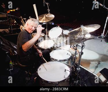 Schlagzeuger Don Brewer tritt mit Bob Seger und der Silver bullet Band in Sunrise, Florida auf. Stockfoto