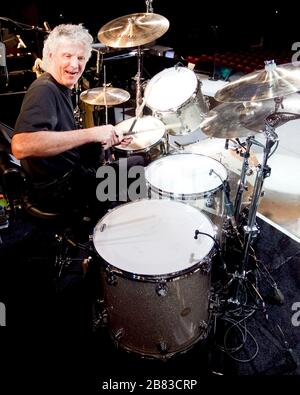 Schlagzeuger Don Brewer tritt mit Bob Seger und der Silver bullet Band in Sunrise, Florida auf. Stockfoto