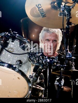 Schlagzeuger Don Brewer tritt mit Bob Seger und der Silver bullet Band in Sunrise, Florida auf. Stockfoto