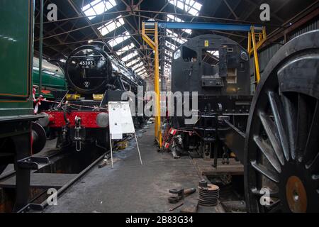 45305 LMS-Klasse fünf (Black Five) 4-6-0-Dampfmaschine, gebaut 1937 in Motorschuppen auf Great Central Railway, Loughborough, Leicestershire, England Stockfoto