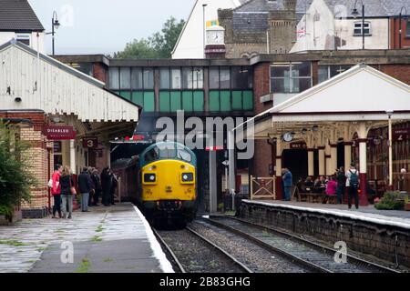 Diesel-Elektromotor der Klasse 37, 37109, in Bury an der East Lancashire Railway, Manchester, England Stockfoto