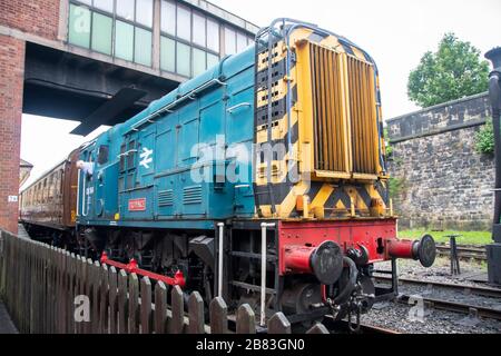 Diesel-Rangiermotor der British Railways Class 08 mit der Bezeichnung "Prudence" bei East Lancashire Railway, Bury, Manchester, England Stockfoto