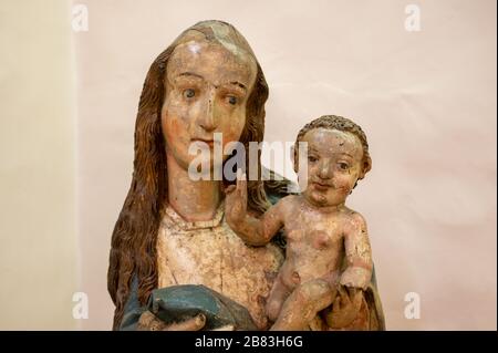 Madonna mit Jesuskind. Zweite Hälfte des 15. Jahrhunderts. Stadtgalerie Bratislava. Stockfoto