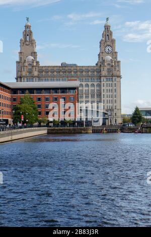 Das Royal Lever Building am Liverpooler Ufer vom Princes Dock aus gesehen Stockfoto