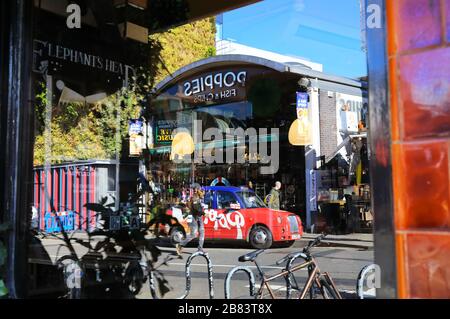 Restaurant Fish & Chips von Popies auf Hawley Crescent in Camden Town im Norden Londons, Großbritannien Stockfoto