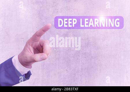 Schreiben Hinweis zeigen vertieftes Lernen. Business Konzept für die Sammlung von Algorithmen des maschinellen Lernens verwendet Stockfoto