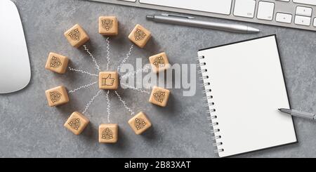 Würfel, die eine Brainstorming-Sitzung in einem modernen Computerarbeitsplatz auf konkretem Hintergrund zeigen Stockfoto