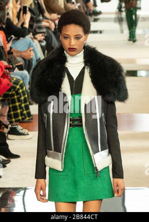 New York, NY - 8. Februar 2020: Janaye Furman läuft auf der Rollbahn zur Longchamp-Modenschau während der New York Fashion Week in Hudson Commons Stockfoto