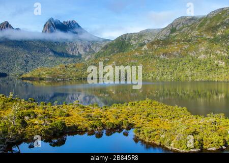 Teich und Landschaft im Zentrum Tasmaniens Australien Stockfoto