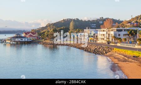 Paihia ist der wichtigste Touristenort in der Bay of Islands im äußersten Norden der Nordinsel Neuseelands. Stockfoto