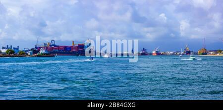 Fort Lauderdale - 11. Dezember 2019: Der Blick auf Port Everglades in ft. Lauderdale, Florida Stockfoto