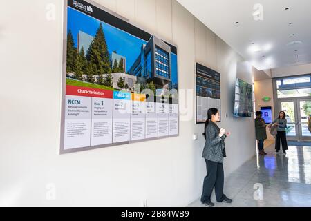 Okt 2019 Berkeley/CA/USA - Berkeley Lab Docent, der eine Präsentation der Molekulargießerei gibt; Lawrence Berkeley National Laboratory (LBNL) Co Stockfoto