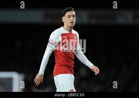 Mesut …zil von Arsenal im Einsatz während des Premier-League-Spiels zwischen Arsenal und Wolverhampton Wanderers im Emirates Stadium in London, Großbritannien - 11. November 2018 Stockfoto