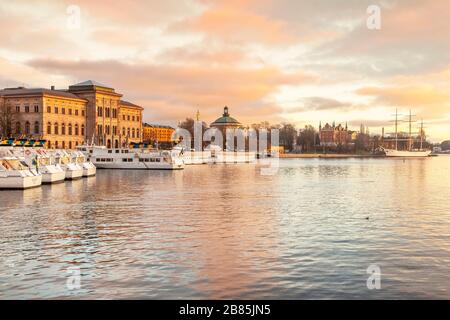 Stockholmer Nationalmuseum, Halbinsel Blasieholmen und Insel Skeppsholmen im Zentrum Stockholms Stockfoto