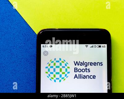 20. März 2020, Ukraine: In dieser Abbildung wird ein Logo der Walgreens Boots Alliance auf einem Smartphone angezeigt. (Bild: © Igor Golovniov/SOPA Bilder über ZUMA Draht) Stockfoto