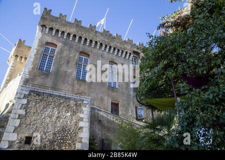 Die Burg Grimaldi im mittelalterlichen Dorf Haut de Cagnes an der französischen riviera. Stockfoto