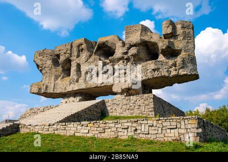 Lublin, Lubelskie/Polen - 2019/08/17: Majdanek KL Lubliner Nazi-Konzentration und - Konzentrationslager Lublin - mit Opfer-Denkmal Stockfoto