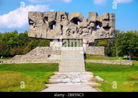 Lublin, Lubelskie/Polen - 2019/08/17: Majdanek KL Lubliner Nazi-Konzentration und - Konzentrationslager Lublin - mit Opfer-Denkmal Stockfoto