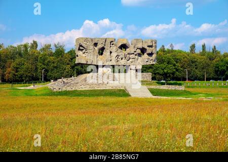 Lublin, Lubelskie/Polen - 2019/08/17: Panoramaaussicht auf das Konzentrationslager Majdanek KL Lublin - Konzentrationslager Lublin Stockfoto