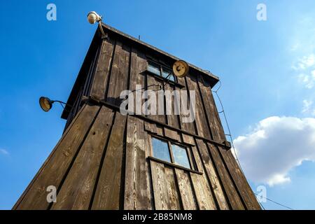 Lublin, Lubelskie/Polen - 2019/08/17: Wachturm in Majdanek KL Lubliner NS-Konzentrationslager - Konzentrationslager Lublin Stockfoto