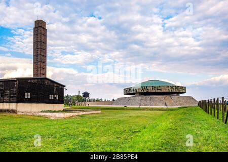 Lublin, Lubelskie/Polen - 2019/08/17: Mausoleum des Konzentrationslagers Majdanek KL Lublin und rekonstruiertes Krematorium Stockfoto