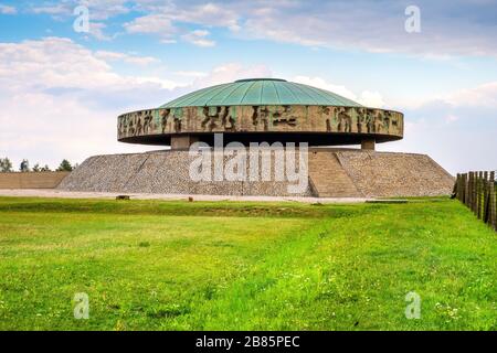 Lublin, Lubelskie/Polen - 2019/08/17: Mausoleum des Konzentrationslagers Majdanek KL Lublin für die Nazi-Vernichtungslager - Konzentrationslager Lublin Stockfoto