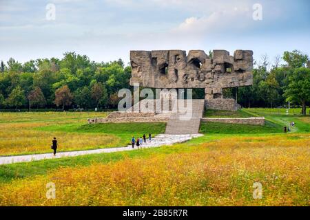 Lublin, Lubelskie/Polen - 2019/08/17: Panoramaaussicht auf das Konzentrationslager Majdanek KL Lublin - Konzentrationslager Lublin Stockfoto