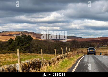 Higger Tor, Derbyshire, von der Straße Stockfoto