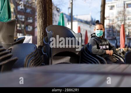 Köln, Deutschland. März 2020. Restaurants und Bars in der Altstadt bleiben wegen der Corona-Krise bis auf weiteres geschlossen. Koln, 19. März 2020 - weltweite Nutzung Credit: Dpa/Alamy Live News Stockfoto