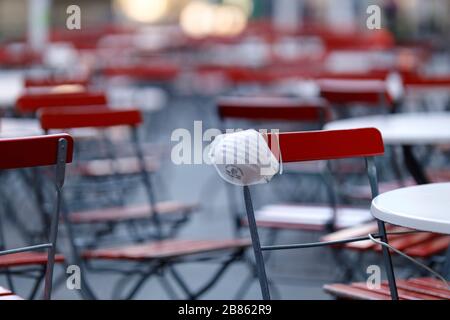 Köln, Deutschland. März 2020. Die Brauerei Fruh am Dom bleibt wegen der Corona-Krise bis auf weiteres geschlossen. Koln, 19. März 2020 - weltweite Nutzung Credit: Dpa/Alamy Live News Stockfoto