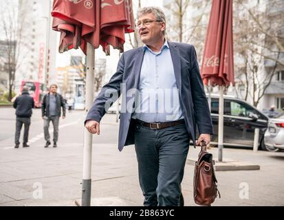 Berlin, Deutschland. März 2020. Jörg Meuthen, Bundesvorsitzender der AfD, kommt zur Sitzung des AfD-Bundesvorstandes. In der Sitzung werden unter anderem Parteiausschlüsse diskutiert. Credit: Michael Kappeler / dpa / Alamy Live News Stockfoto