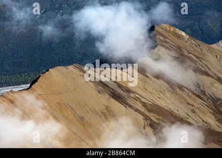 Luftaufnahme einer Bergkuppe, Wrangell-St Elias National Park, Alaska Stockfoto