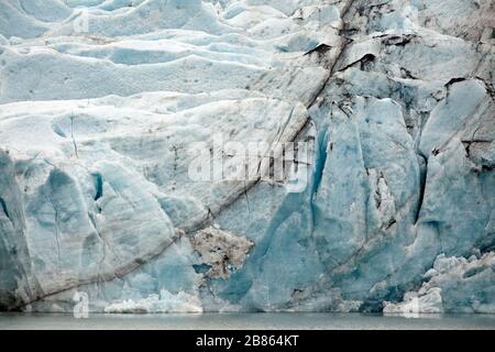 Frontaler Blick auf einen Gletscher im Portage Valley, Anchorage, Alaska Stockfoto