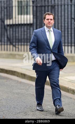 Robert Jenrick Abgeordneter (Minister für Wohnungswesen) verlässt ein Treffen über Coronavirus in der Downing Street 10 - 19. März 2020 Stockfoto