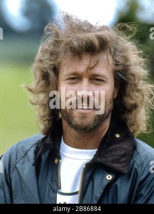 Popsänger Barry Gibb Sänger mit der Band Bee Gees bei einem Benefiz-Tontaubenschießen, Gleneagles, Schottland 1988 Stockfoto