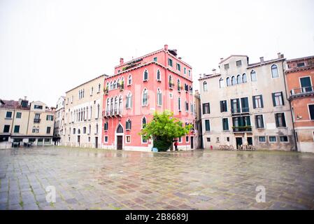 Venedig. Italien - 13. Mai 2019: Venedig, Italien. Platz Campo Sant Anzolo. Stockfoto