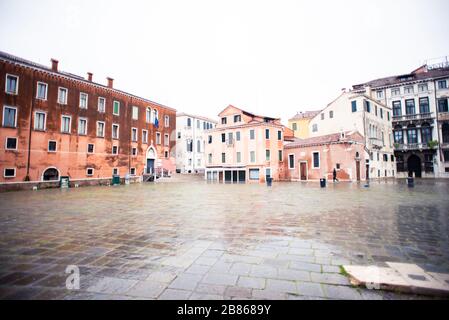 Venedig. Italien - 13. Mai 2019: Venedig, Italien. Platz Campo Sant Anzolo. Stockfoto