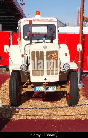 Oldtimer Hanomag R 455 S, Baujahr 1959, auf der Bremer Osterwiese, Bremen, Deutschland, Europa Stockfoto