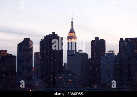 Skyline von Gebäuden in Midtown Manhattan, New York City, NY, Vereinigte Staaten Stockfoto