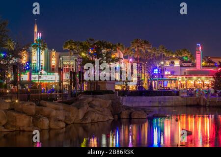 Orlando, Florida. Februar 2020. Panoramablick auf den bunten Hollywood-Bereich in den Universal Studios Stockfoto