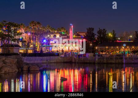 Orlando, Florida. Februar 2020. Panoramablick auf den bunten Hollywood-Bereich in den Universal Studios Stockfoto