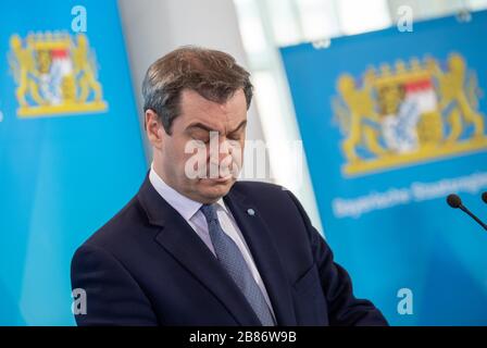 München, Deutschland. März 2020. Markus Söder (CSU), Ministerpräsident Bayerns, hat bei einer Pressekonferenz in der bayerischen Staatskanzlei zuletzt am 1. Kredit: Peter Kneffel / dpa / Alamy Live News Stockfoto