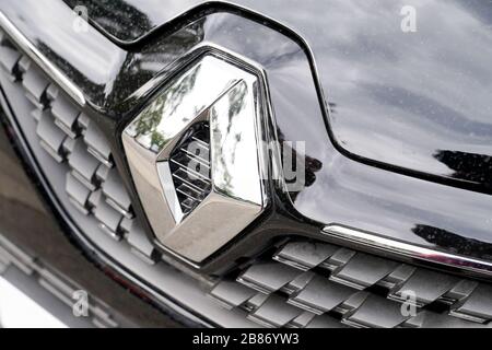 Bordeaux, Aquitanien/Frankreich - 10 14 2019: Logo Detail Renault Auto Zeichen französischer multinationaler Automobilhersteller Stockfoto