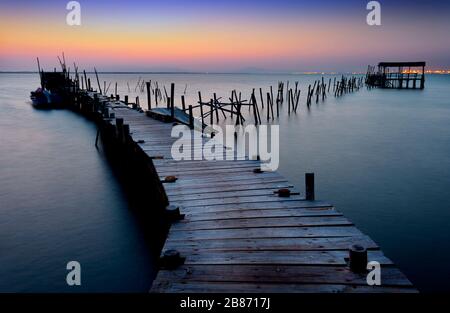 Carrasqueira Pier. Flussmündungsgebiet des Sado. Portugal Stockfoto