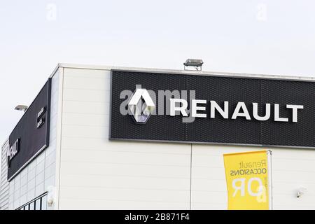 Bordeaux, Aquitanien/Frankreich - 10 14 2019: Renault-Logo auf Händlerschild Stockfoto