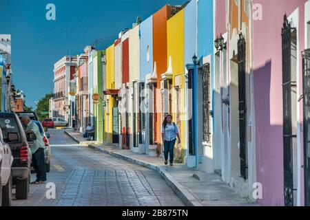 Spanische Kolonialhäuser an der Calle 61 in Campeche, Yucatan-Halbinsel, Mexiko Stockfoto