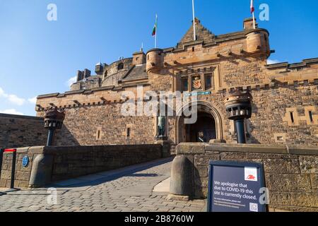 Edinburgh, Großbritannien. März 2010. Ein ungewöhnlich ruhiges Edinburgh Castle wegen des Covid19-Ausbruchs. Kredit: Richard Newton/Alamy Live News Stockfoto