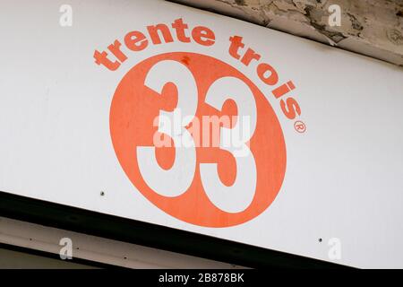 Bordeaux, Aquitanien/Frankreich - 03 07 2020: 33 Trendetrois Logo Zeichen Shop Mode Marke Shop Kleidung in der gironde frankreich Stockfoto