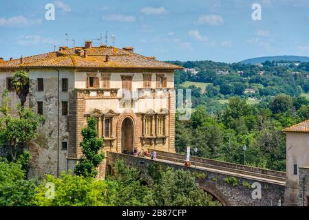 Colle di Val d'Elsa, Toskana / Italien: Das Tor des Palazzo Campana in die Altstadt - toskanische Manierismus-Architektur aus dem 16. Jahrhundert. Stockfoto